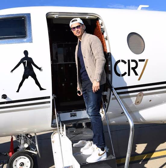 10 cầu thủ giàu có sở hữu máy bay riêng - Blog bóng đá hàng đầu